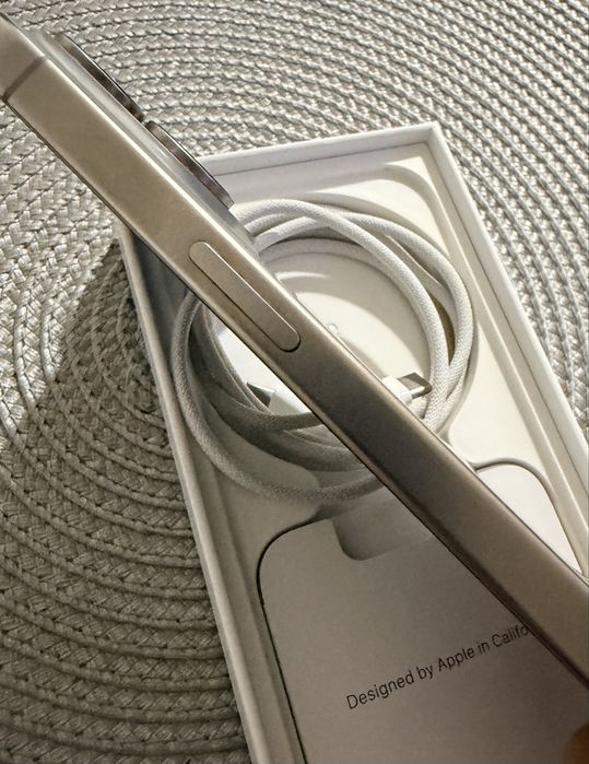 iPhone 15 Pro 256GB – Impecabil + 4 Huse Cadou, Full Box