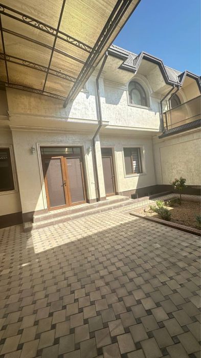 Ibn sino taxta bozor orqasida uy sotiladi