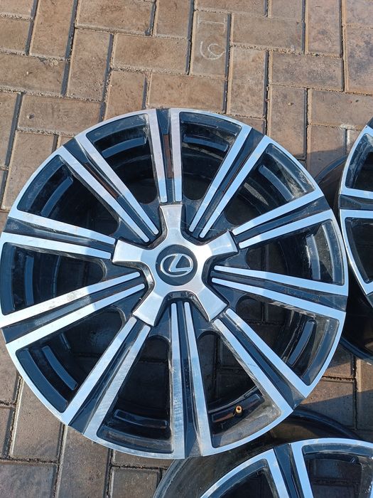 Продам комплект дисков на 19