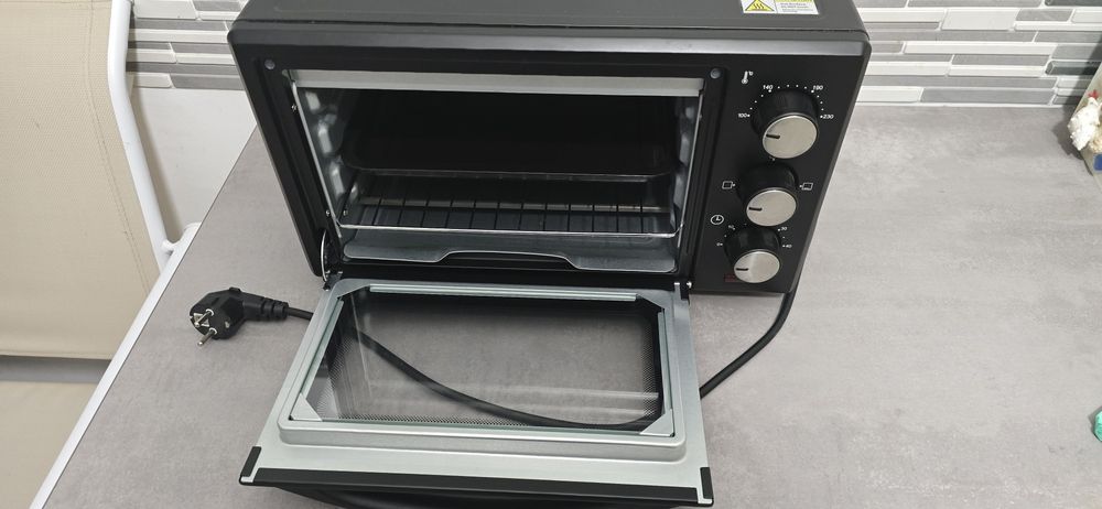 Cuptor electric Zilan 1200w 15l model zln0973 nou