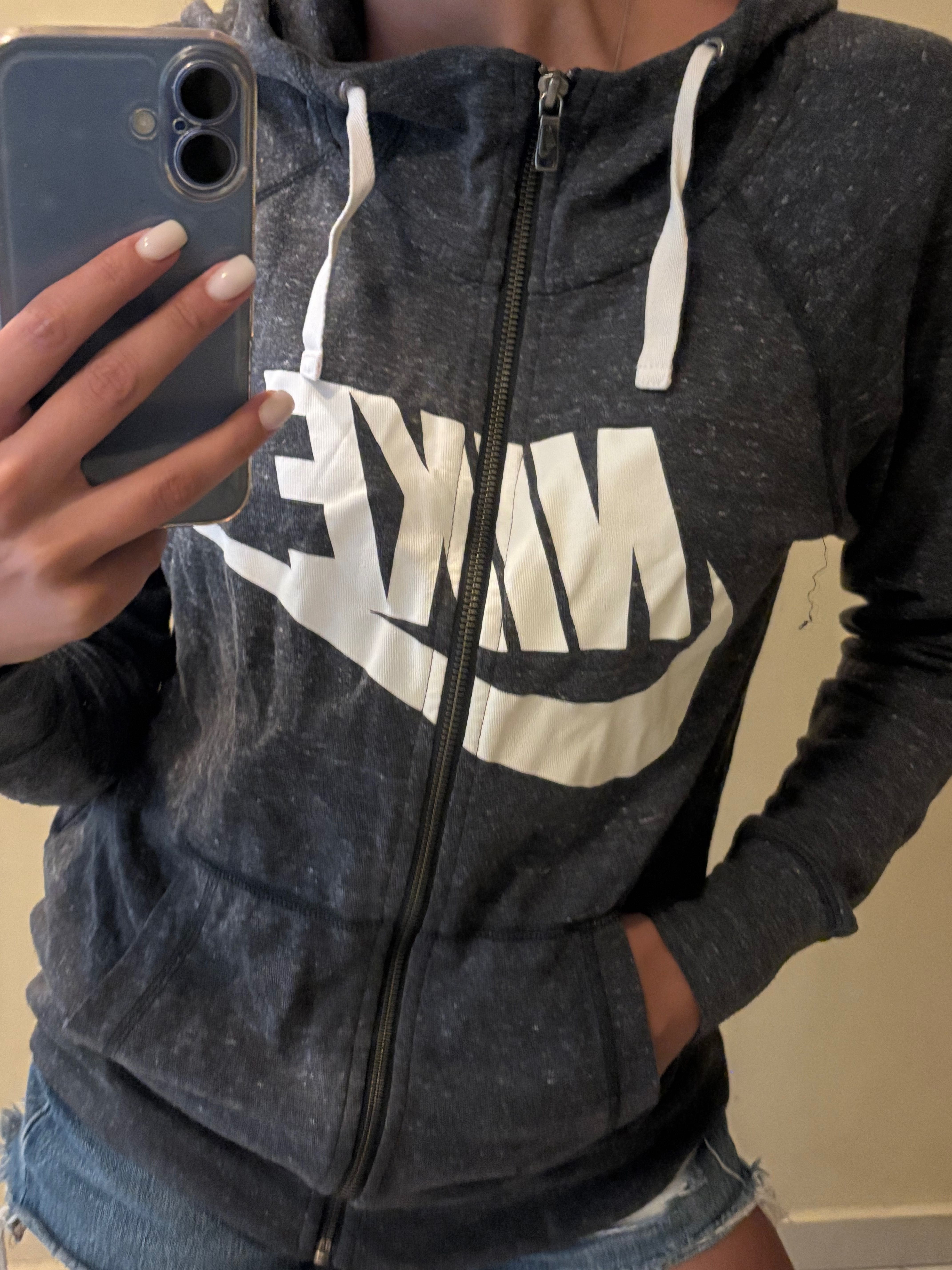 Дамски Горници/Блузи Guess,Nike,Scotch&Soda,Reserved