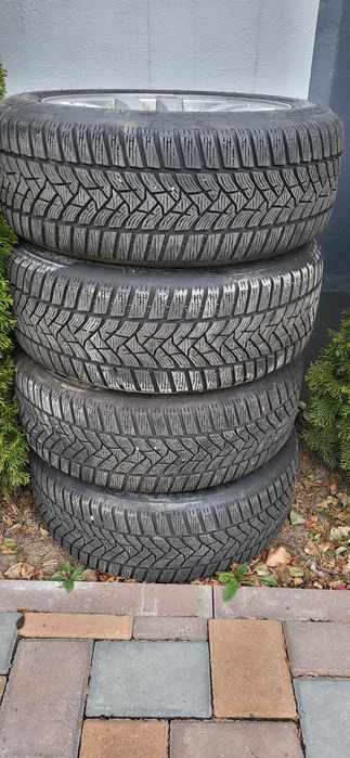 Jante aliaj  BMW 205 /55/R16 echipate cu cauciucuri  de iarna