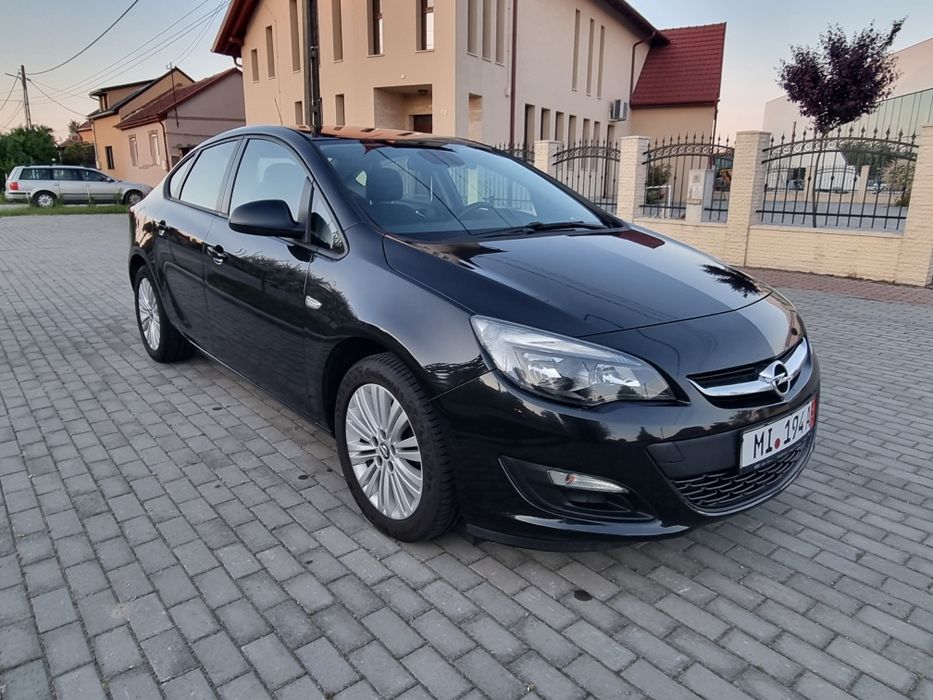 Opel astra j sedan 1.7 diesel 110 cp navigatie mare