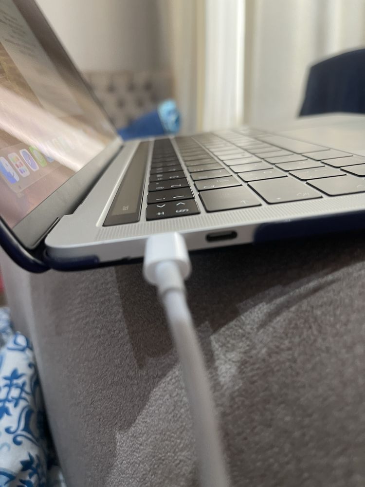 Продам Macbook Pro 13’ 2018
