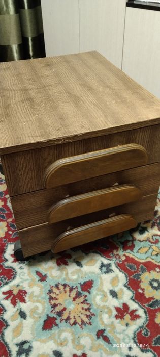 Прикроватные тумбы