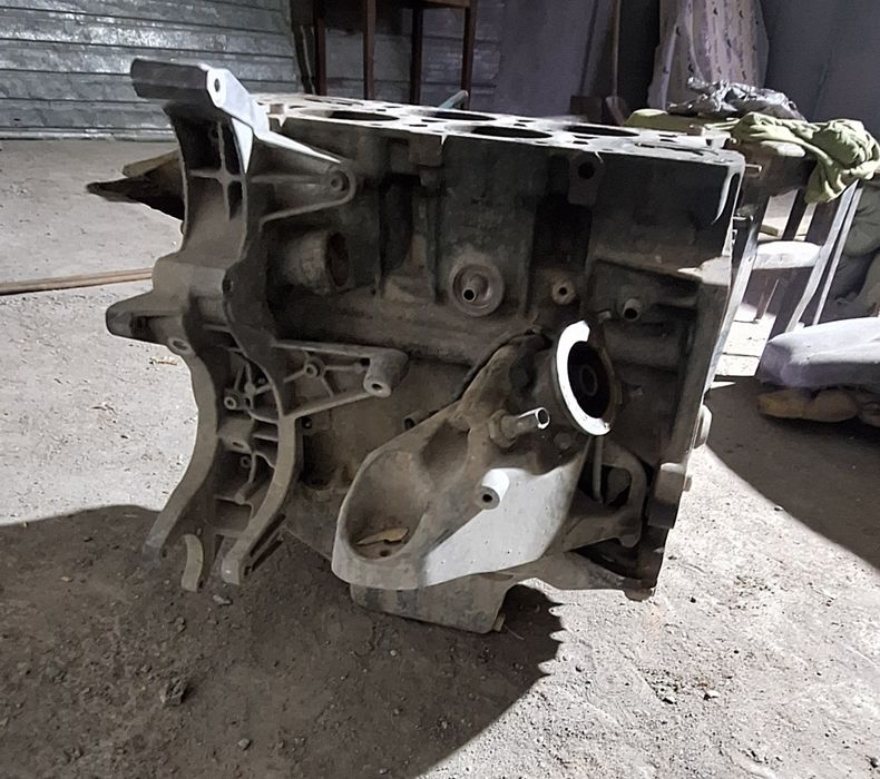 TOUAREG 3.2 мотор блок заряженный