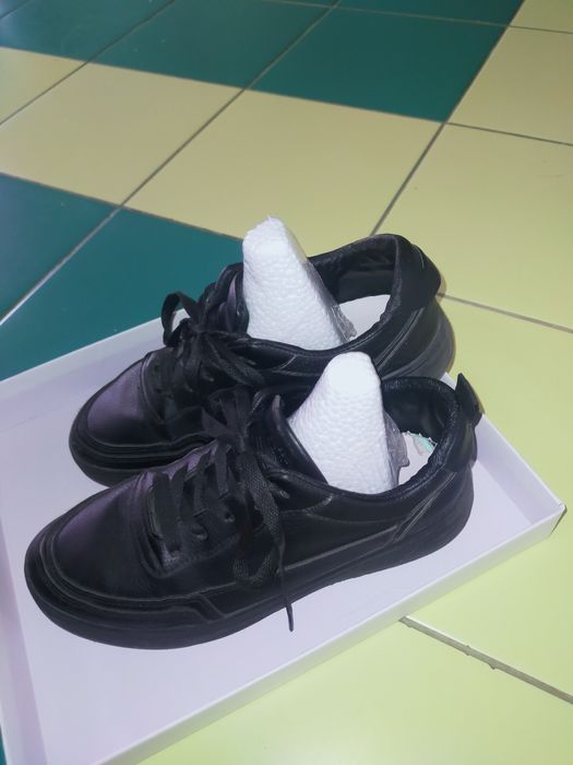 Қалың кроссовка алуға тұрарлық