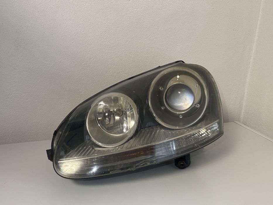 Faruri xenon varianta premium