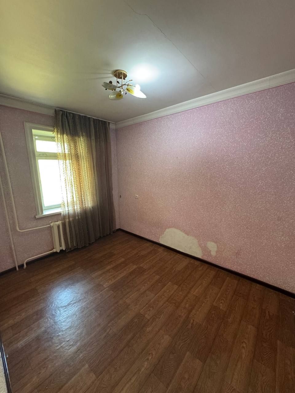 Бел тепада 3 хонали квартира, Янги ТАШМИ ёнида