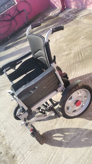 Cărucior electric, pentru persoane cu dizabilități
