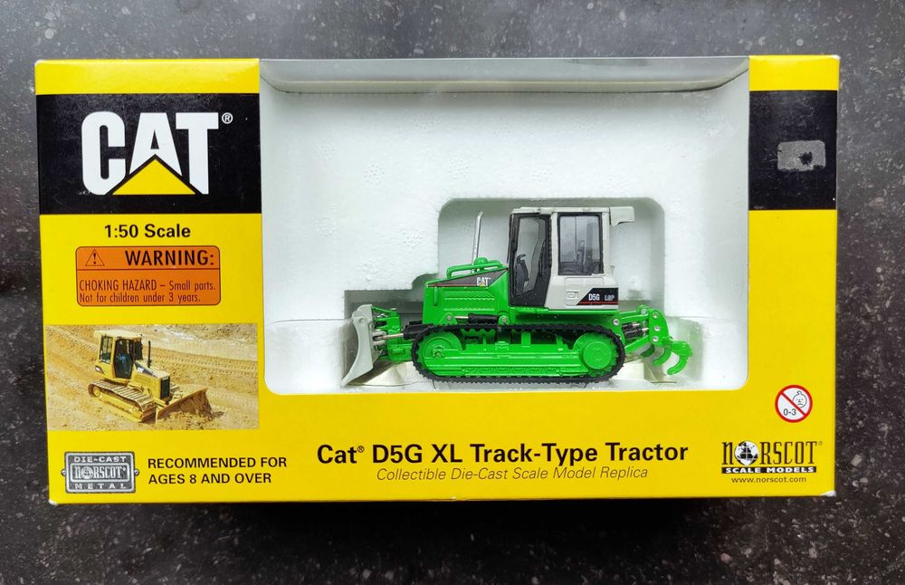 Модел булдозер  CAT D5G 1/50