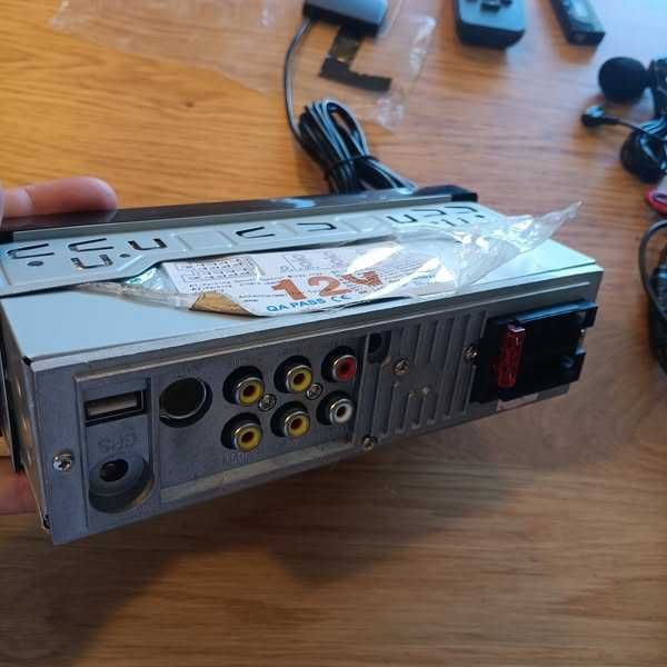 1 DIN Автомобилно радио с CarPlay / Android Auto и камера за заден ход