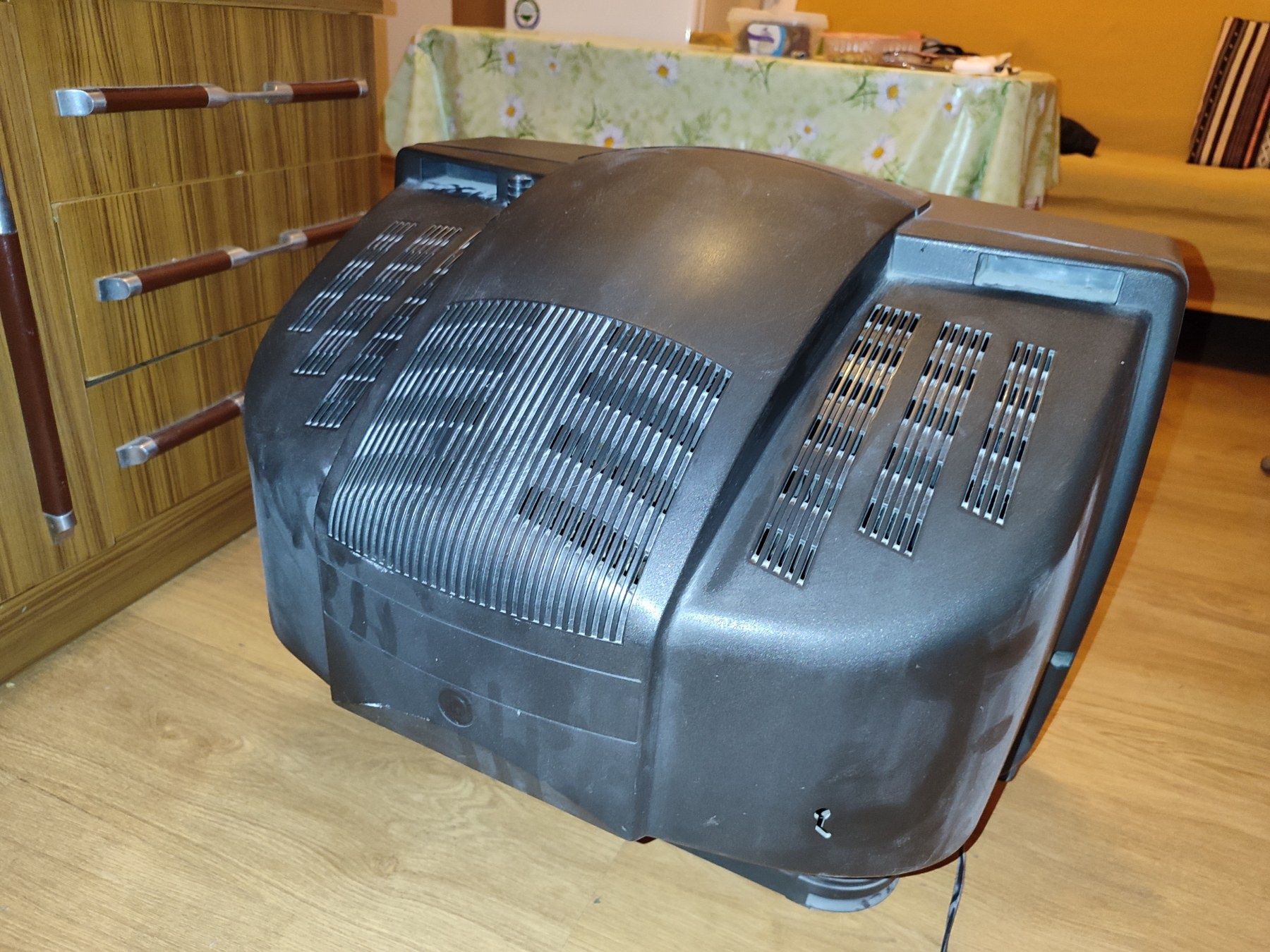Телевизор LG, CF-20D16