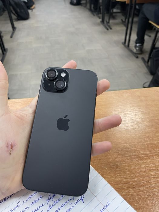 Iphone 15 black.