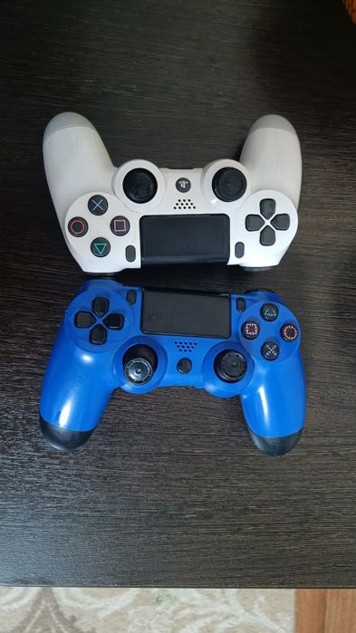 Продам два геймпада цена 4000 за пару