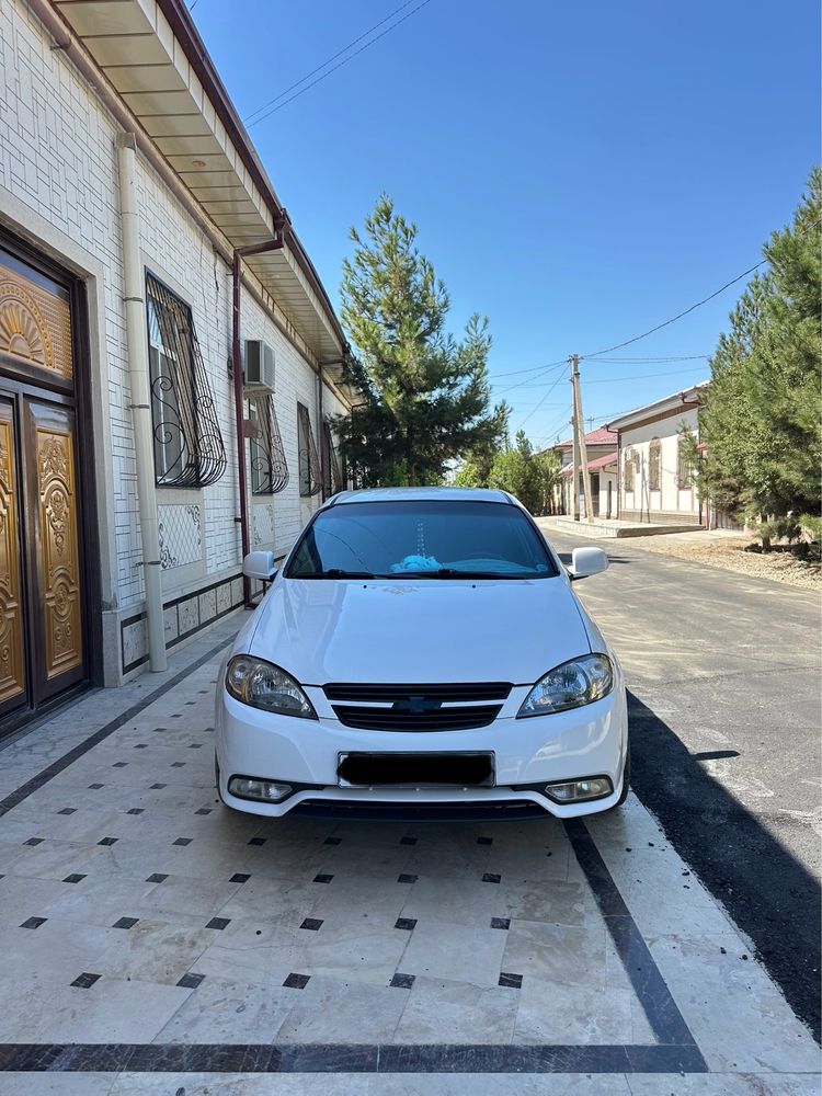 Lacetti avtomat 2010 metan 100litr