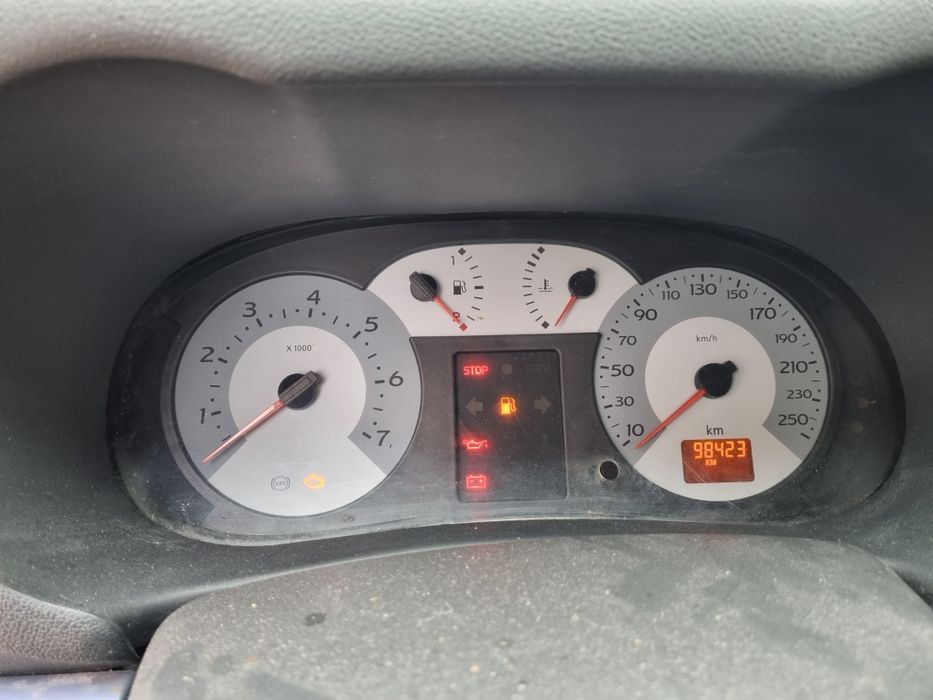 Dezmembrez renault symbol  1.4 benzina