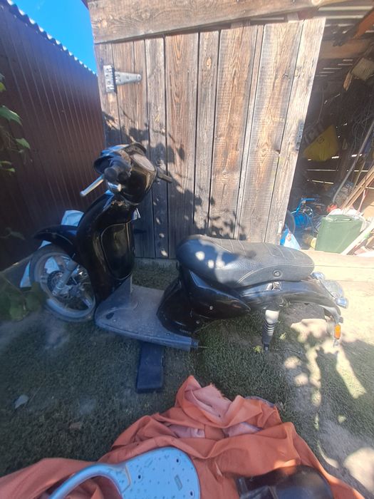 Vând Aprila Scarabeo motorizare Liberty 4t 49cc