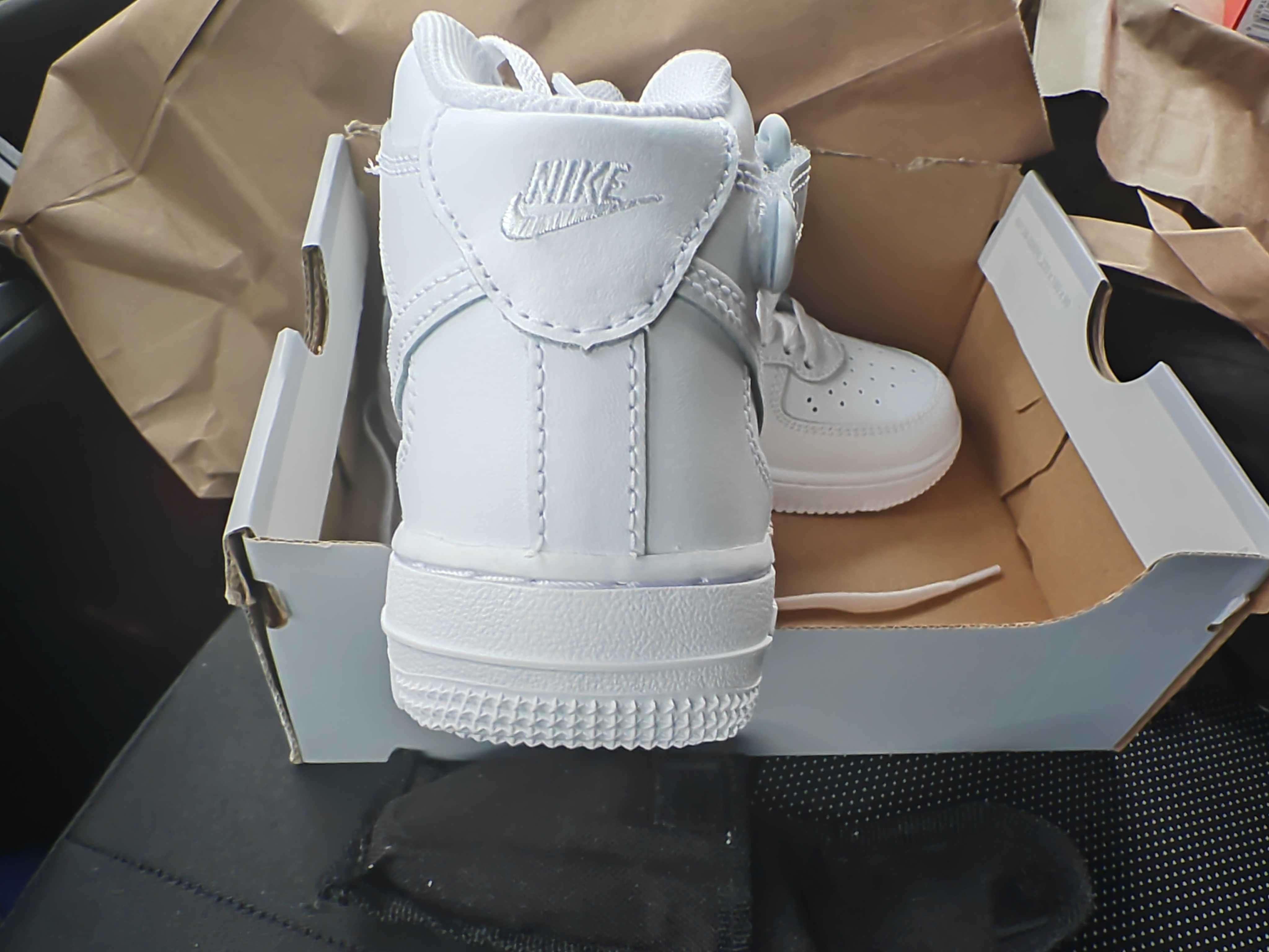 Продавам оригинални кецове Nike  Force 1 Mid Le (PS) Номер 28,5