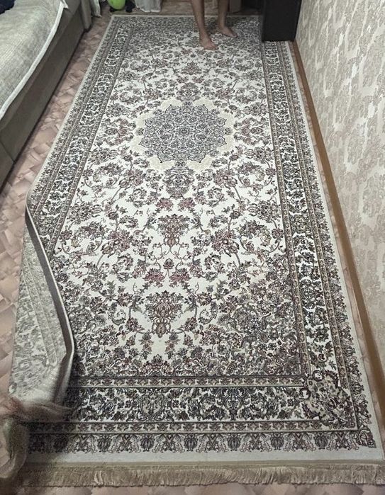 Продам ковер, размер 2х4,5м