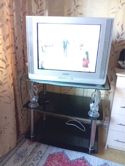 Телевизор с тумбой
