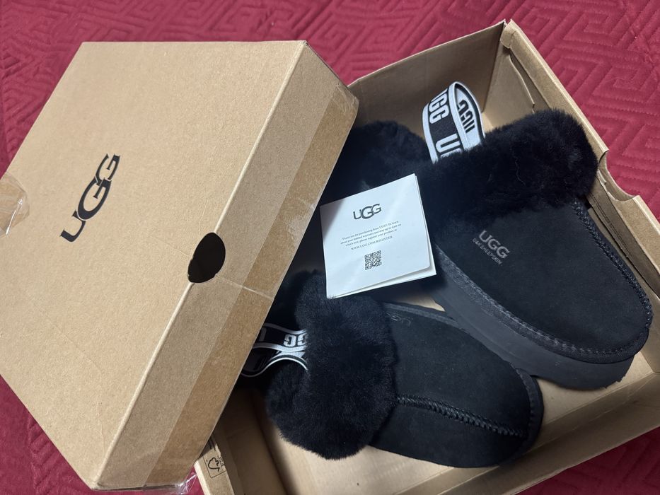 Vând UGG marimea 39/40
