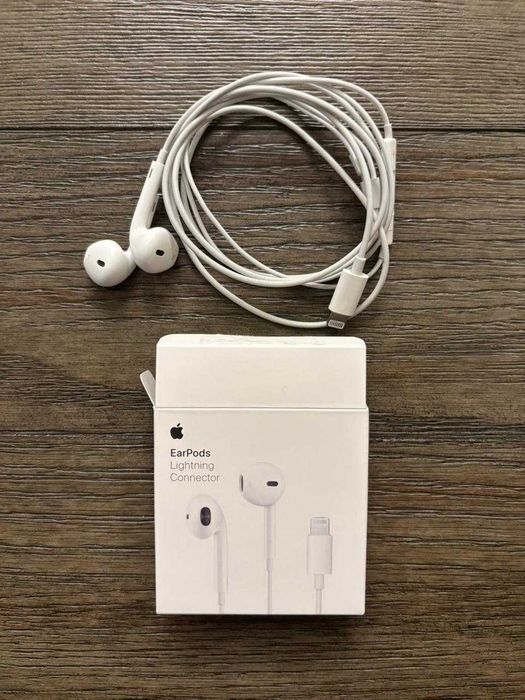 Продам проводные наушники Apple EarPods Lightning Connector