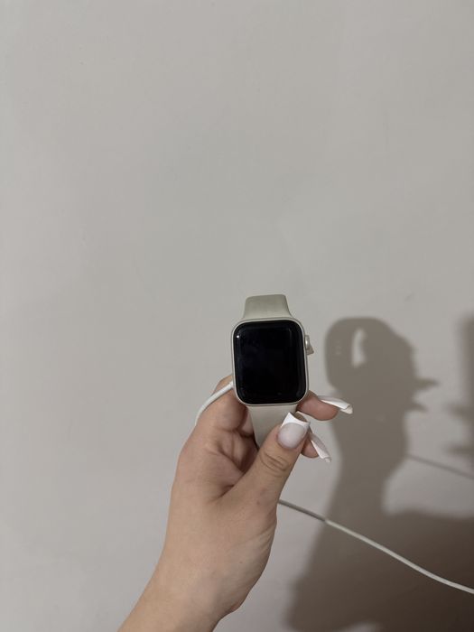Смарт-часы Apple Watch SE 2 Gen (2022) 44 мм starlight-бежевый