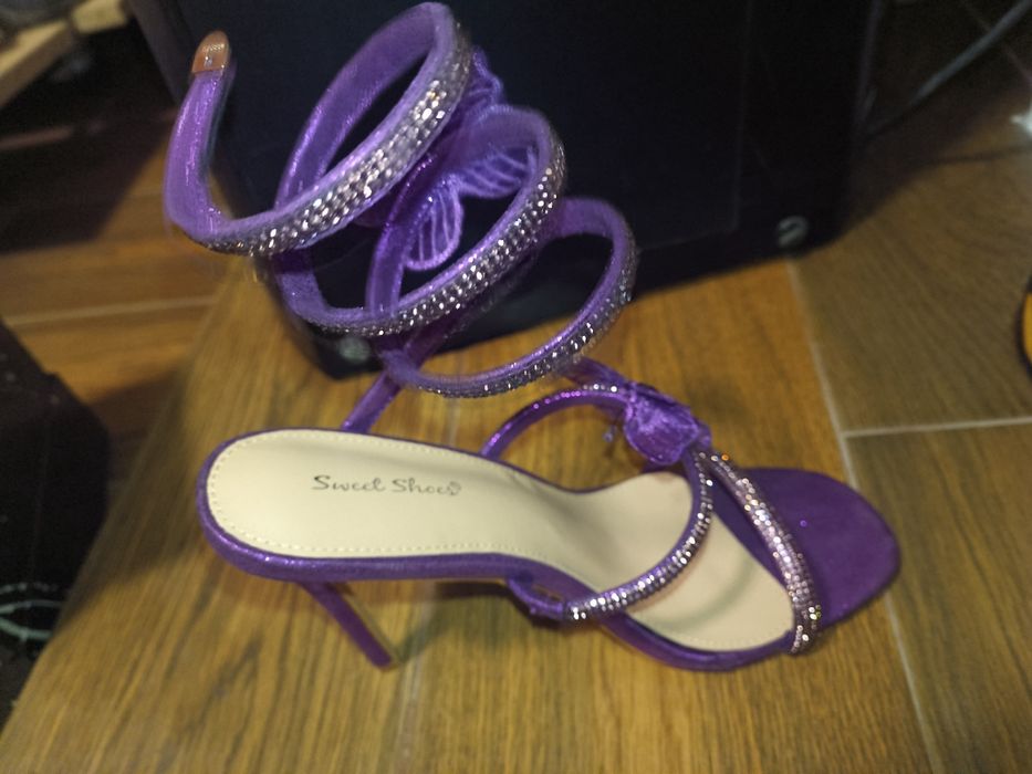 Vând sandale de ocazie