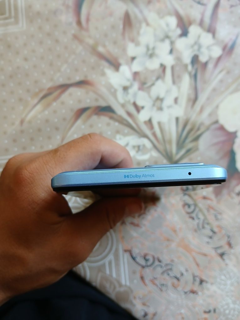 Продавам нов телефон Motorola g72