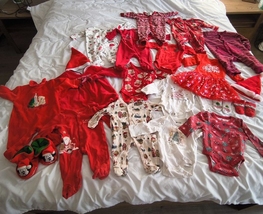 Lot haine Crăciun pentru bebeluși (mărimi 2–4 luni