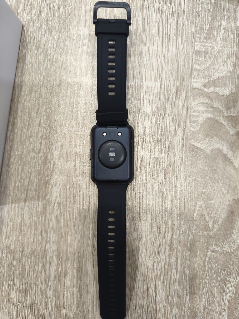 Смарт часовник Huawei fit 2