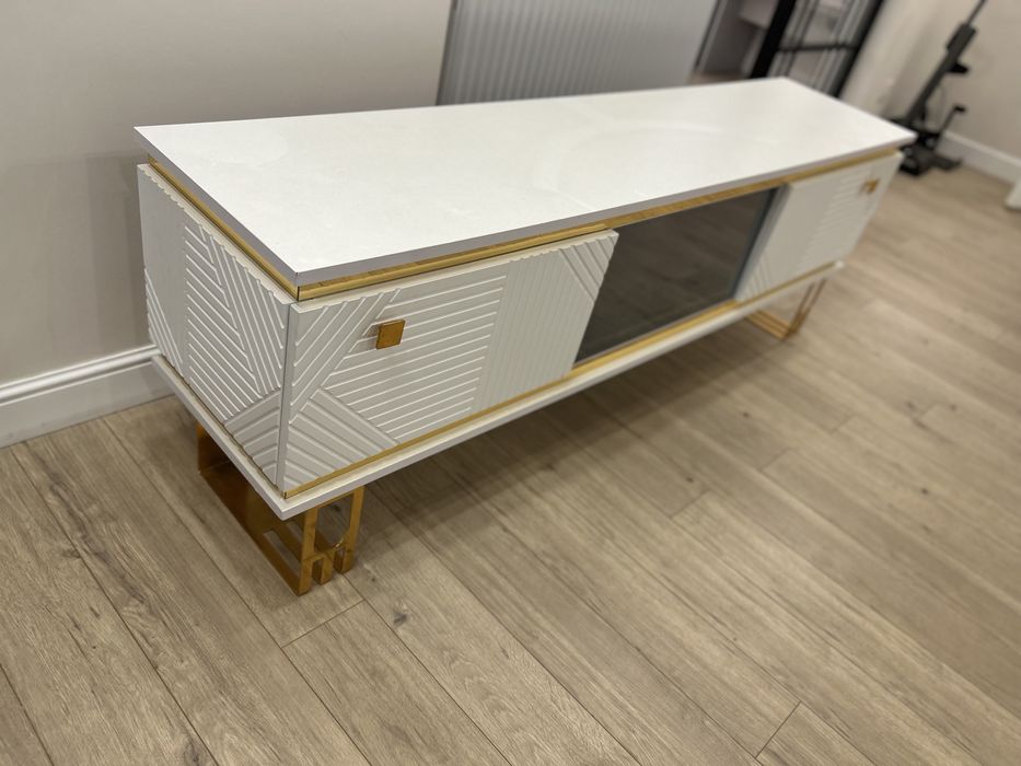 Полка под телевизор с камином 180х60 см