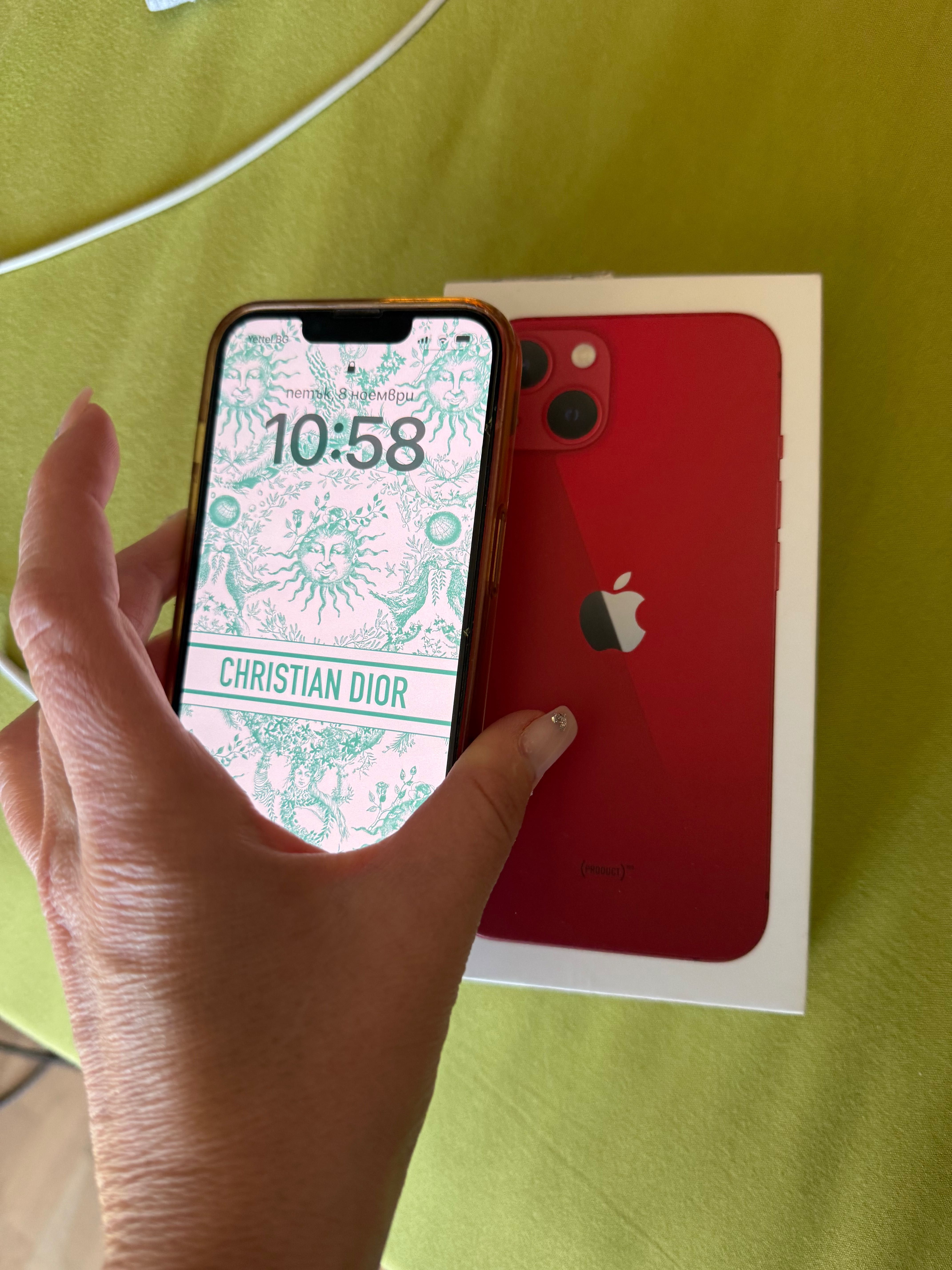 iPhone 13 Червен