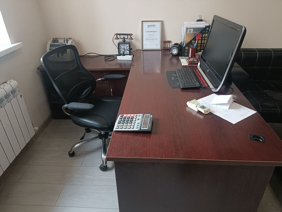 Продается офисная мебель