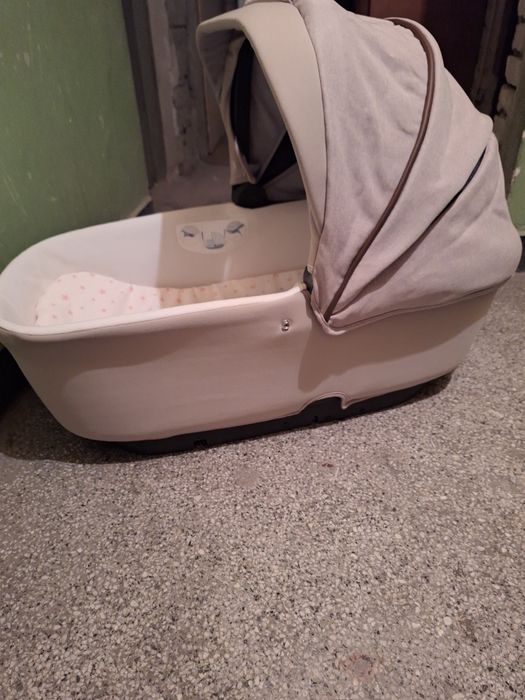 Детска количка със зимен кош