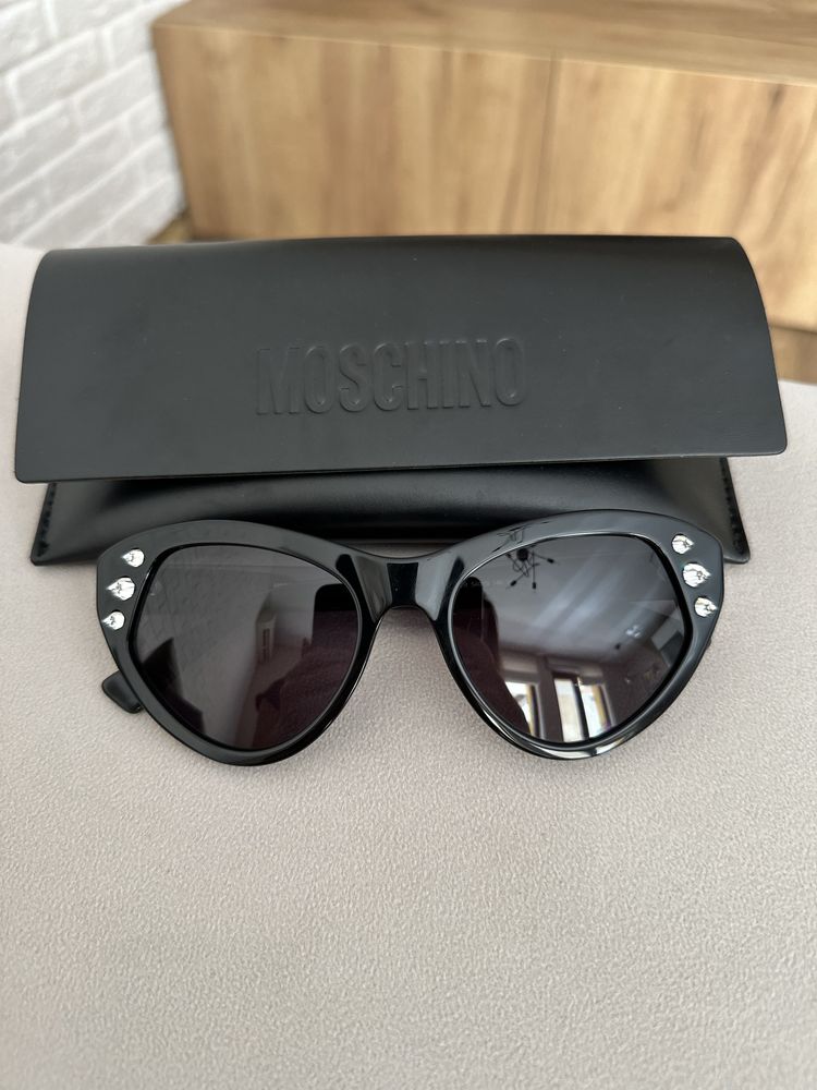 Оригинални слънчеви очила Moschino