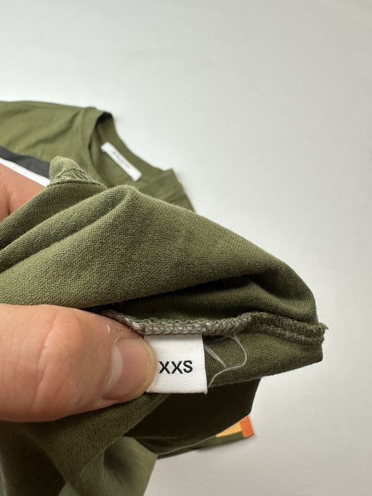 T shirt givenchy size xxs fit M-L