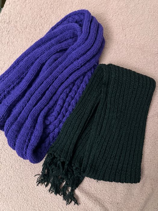 Отдам шапки , шарфы