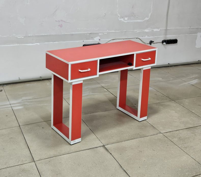 Маникюрный стол 15.000 тг