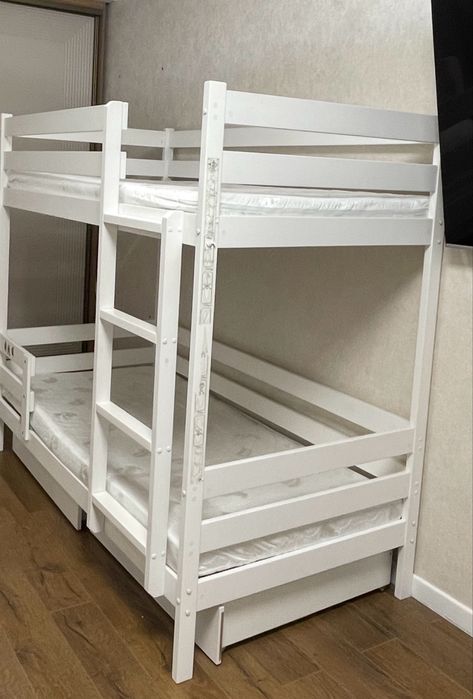 Продам двухъярусную кровать