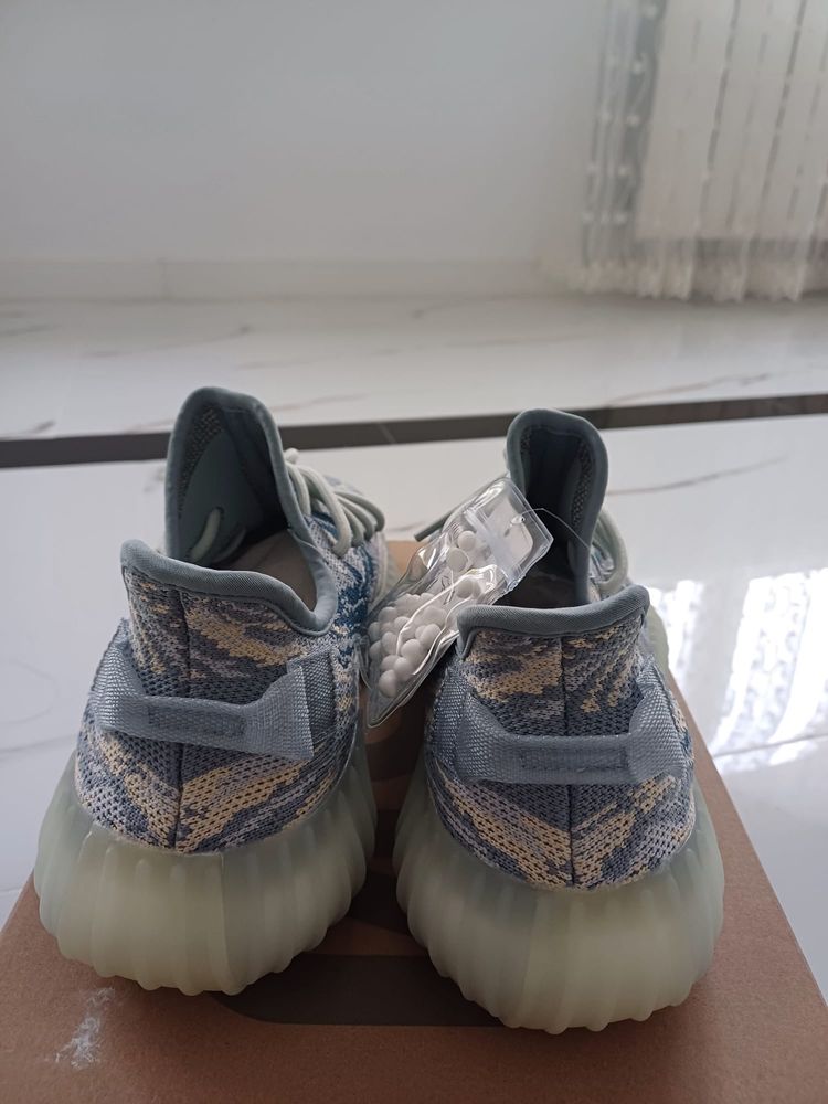 Yeezy Boost 350 V2 Frost Blue Marimea 41 1/3