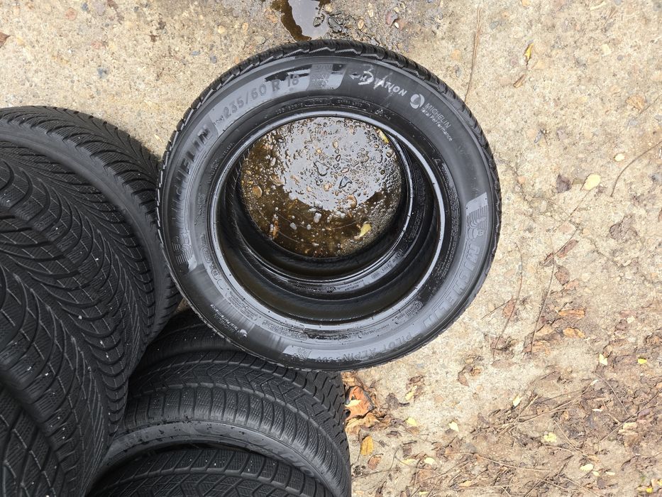 2бр. 235 60 18 Michelin зимни.