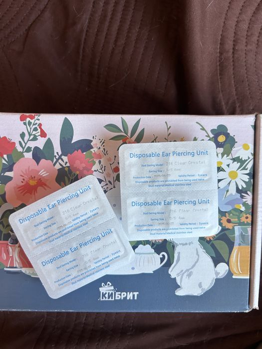 Еднократен пистолет за пробиване на уши или нос