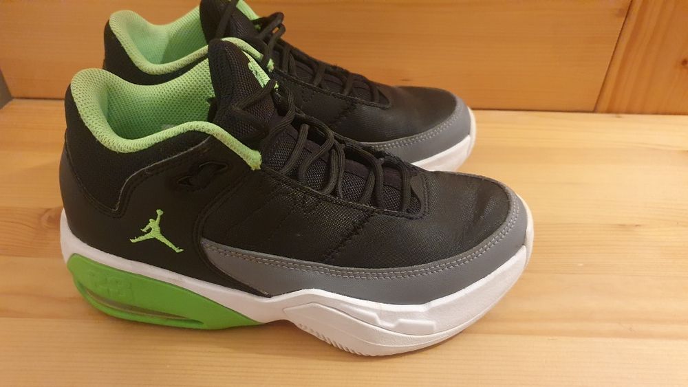 NIKE Air Jordan Max Aura 3 (GS) măsura 35.5