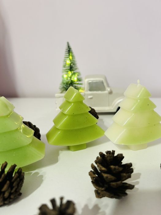 Коледни свещи. Малко коледно настроение