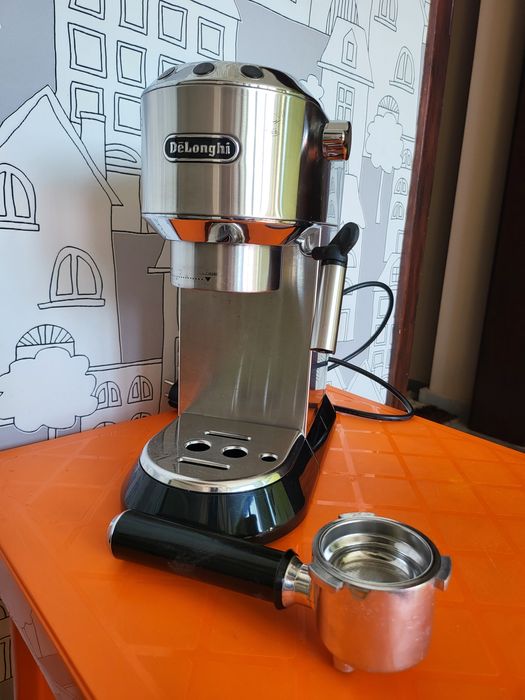 DeLonghi Dedica Делонги Кафемашина с ръкохватка