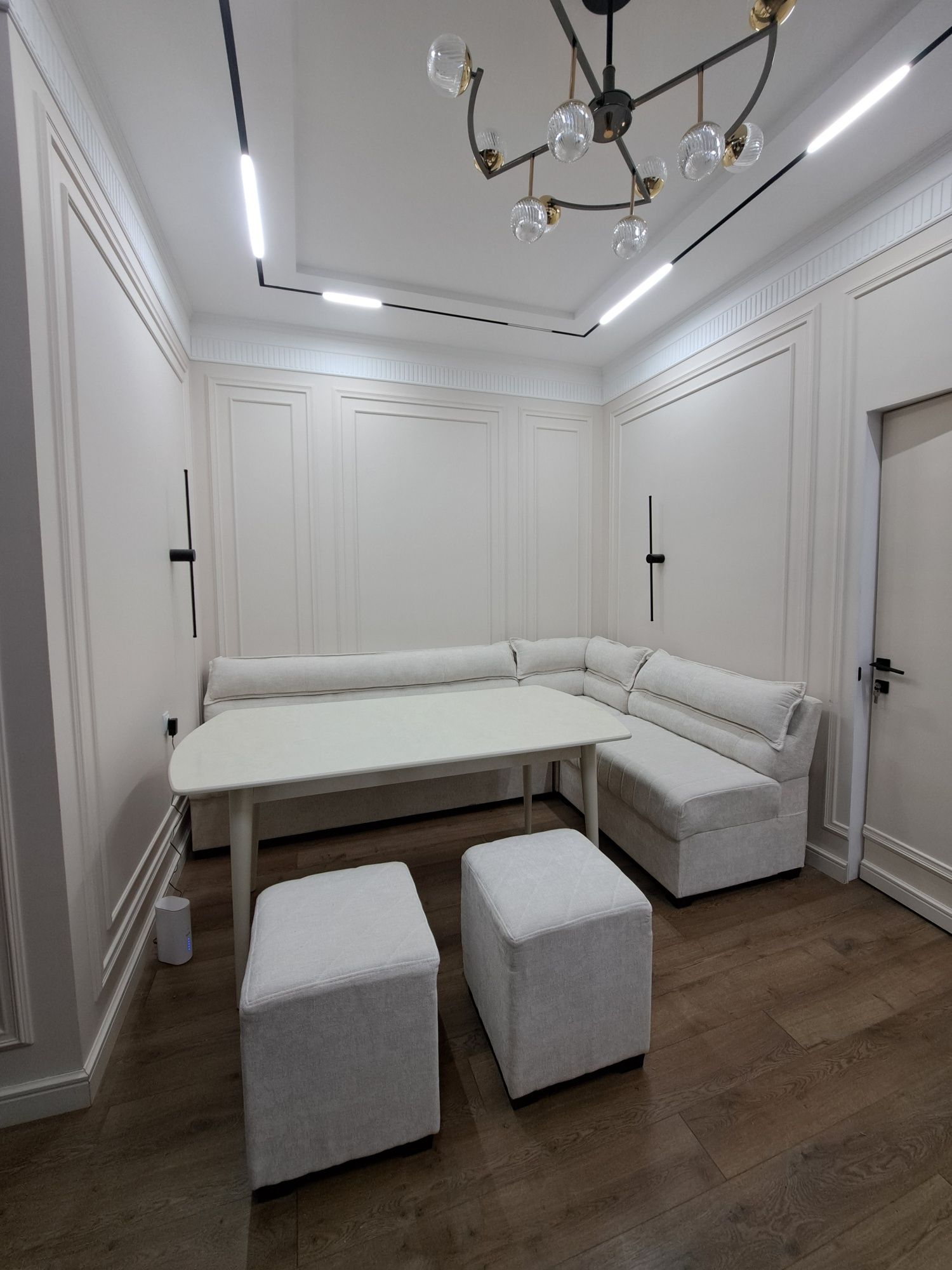 Продам кухонный уголок "Komfort" ( новый)