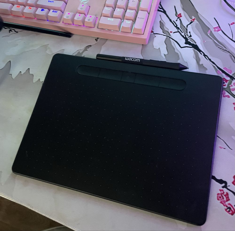 Графический планшет Wacom Intuos Medium CTL-6100WLK-N черный