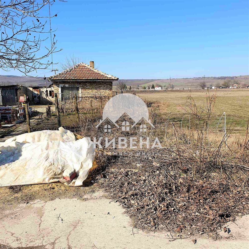 Парцел (дворно място) в с.Тръстиково, обл. Варна, обща площ 1940 кв.м